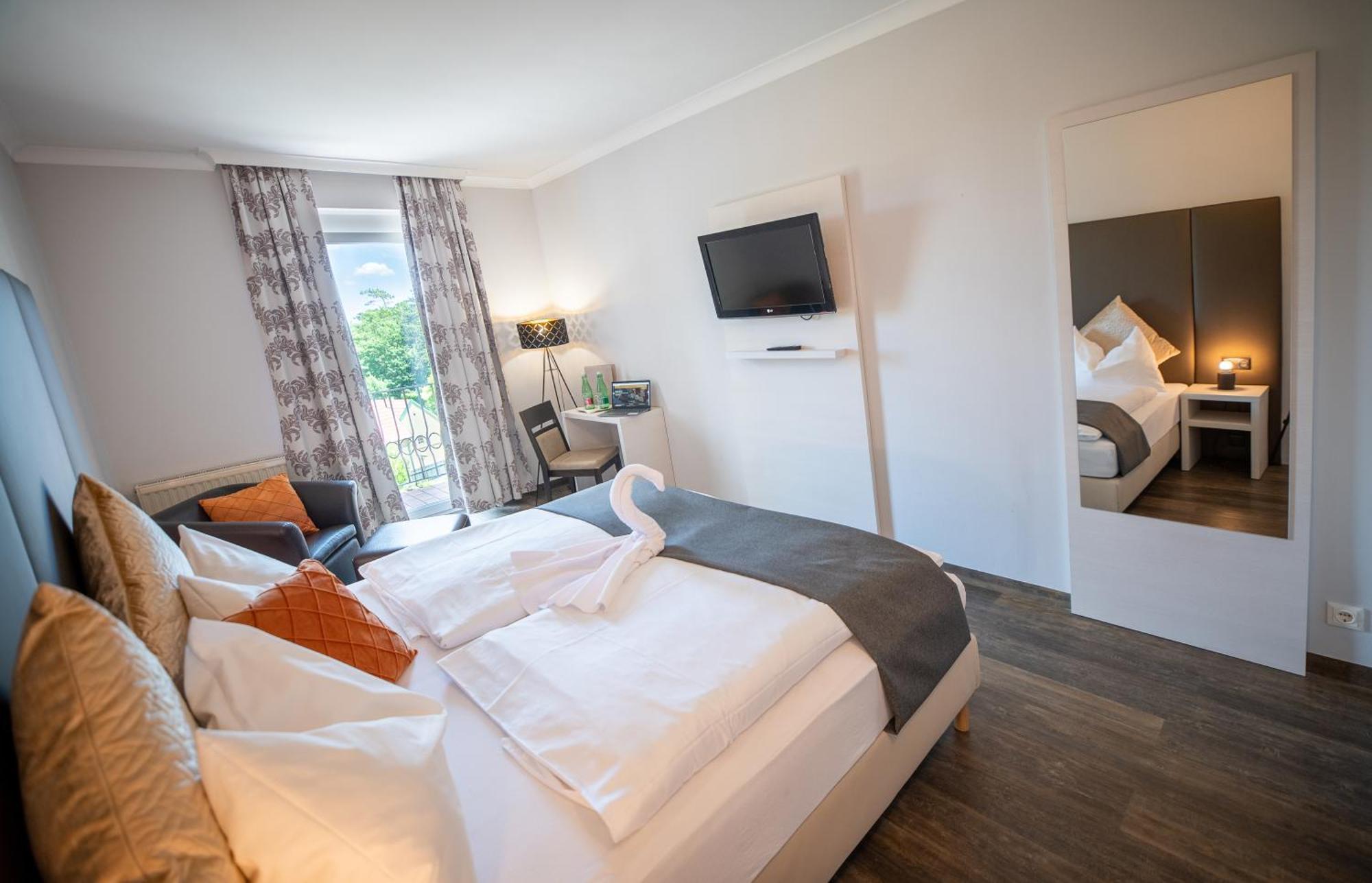 Hotel Marc Aurel Петронелль Экстерьер фото